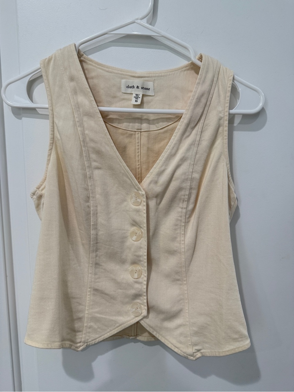 cloth & stone Cream Button-Front V-Neck Sleeveless Top
